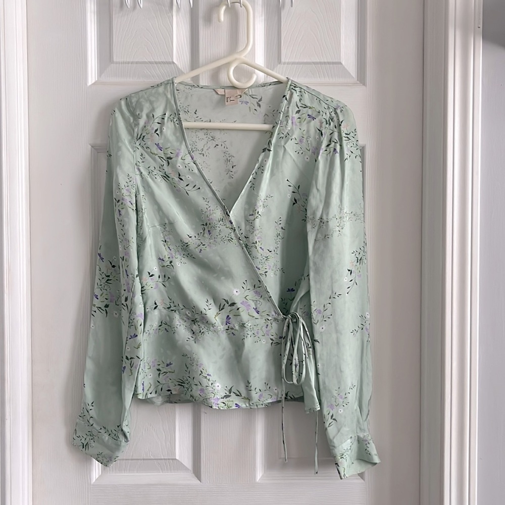 Seafoam green floral blouse - Satin Material ✨🌿🍐